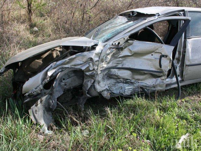 Кърваво меле! Мъж загина при тежка катастрофа край Дебелец