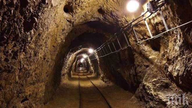 След срутване на мина в Турция 10 миньори остават под земята за четвърти ден