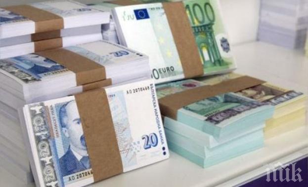 Спестяванията набъбват! Кътаме 44 милиарда в банките