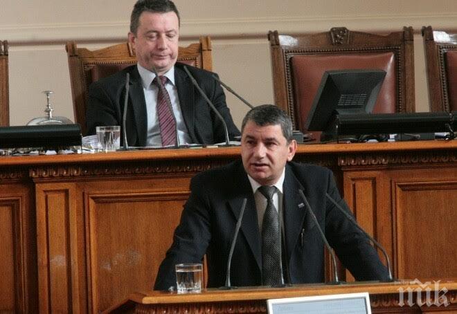 ИЗВЪНРЕДНО! Депутатът Димитър Байрактаров преживя произшествие на пътя