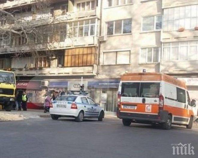 ШОК И УЖАС! Жена блъсна момиче и изпадна в паника