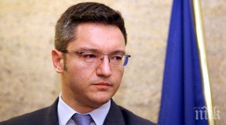 вигенин избухна вземат записите камерите всеки имигрант хвърлял камъни полицията самолета обратно