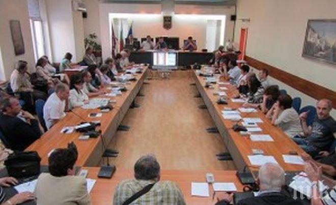 Общинарите в Ловеч приеха Декларация срещу изграждане на бежански центрове