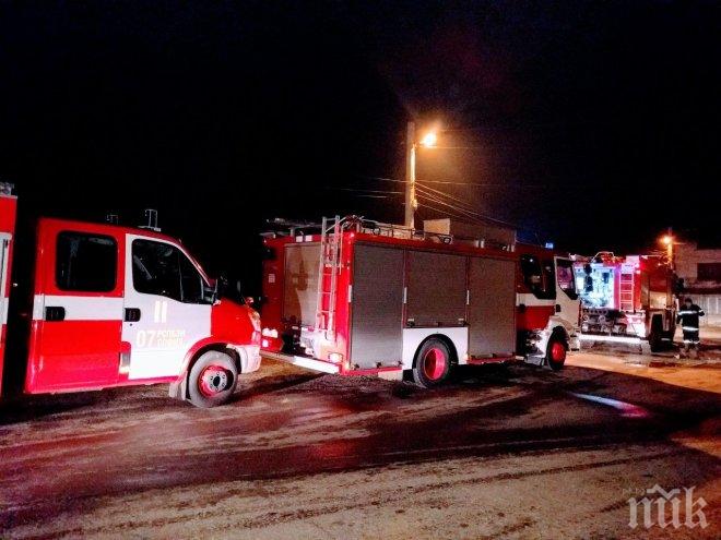 ИЗВЪНРЕДНО: Двуетажна къща изгоря в квартал „Димитър Миленков” 