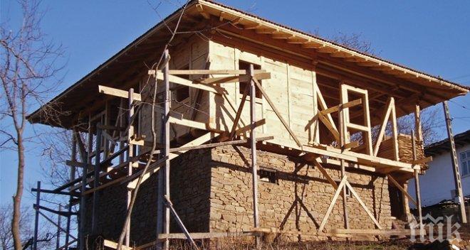 Бизнесмен изкупи и реставрира 7 къщи в симитлийско село