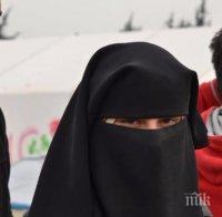 Забраниха бурките в училищата в Холандия