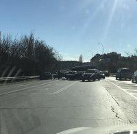 Жестока верижна катастрофа във Варна! Четири коли се нанизаха до ВиК