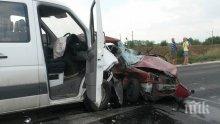 Непълнолетен подкара бус и катастрофира в Русе