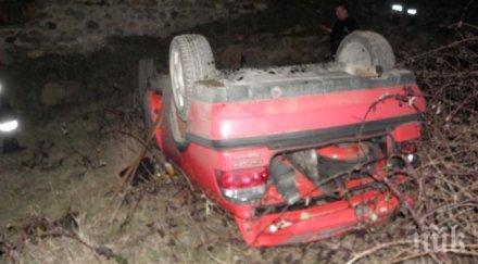 годишен обърна таван кола четири момичета