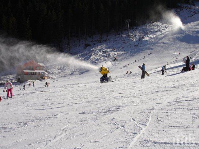 Пистите в курортите побеляха