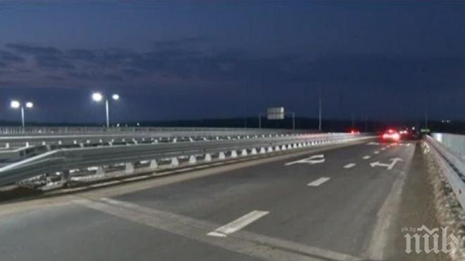 Бързи и сръчни! Задигнаха лампи от магистралата край Димитровград