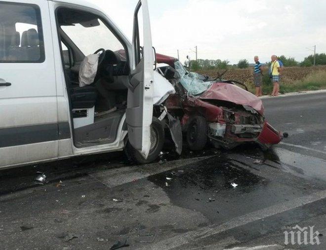 Непълнолетен подкара бус и катастрофира в Русе