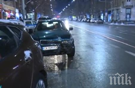 Трамвай и две коли се сблъскаха на площад Македония в София