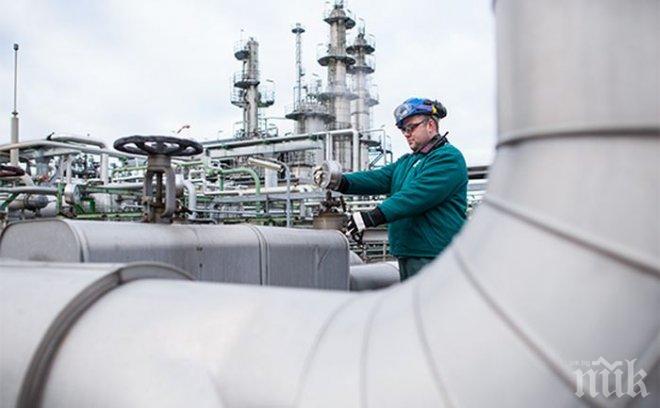 Пробив: Петролът започна да поскъпва след постигнато споразумение, премина 51 долара за барел