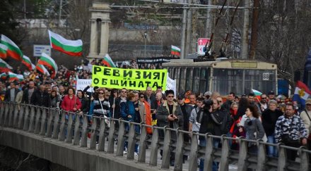 аспаруховият мост варна блокиран 2000 протестиращи