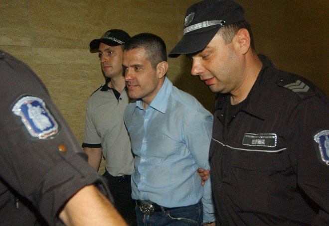 Брендо поискал прокуратурата да защити семейството му