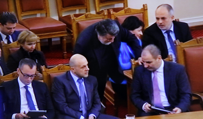 Бившите министри на кръстопът