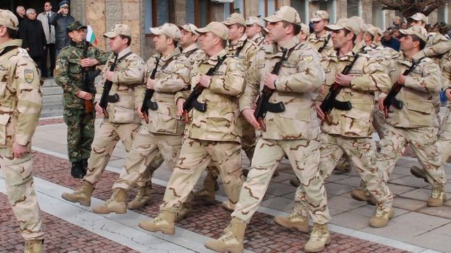 176 български военни се завърнаха в България