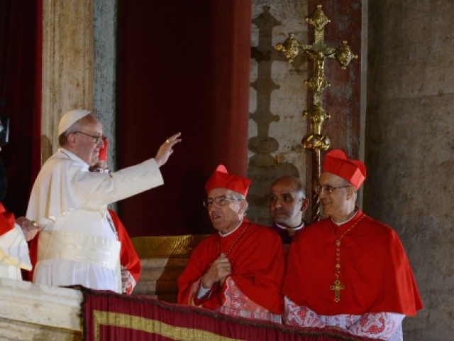 Франциск по телефона: Мамо, търси те папата!