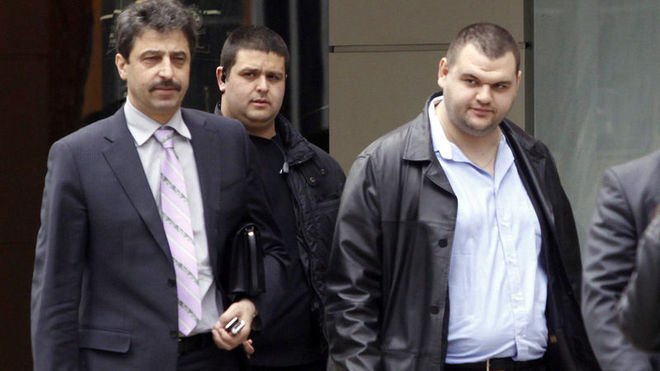 Заплатата на Пеевски три пъти по-малка от на Бареков