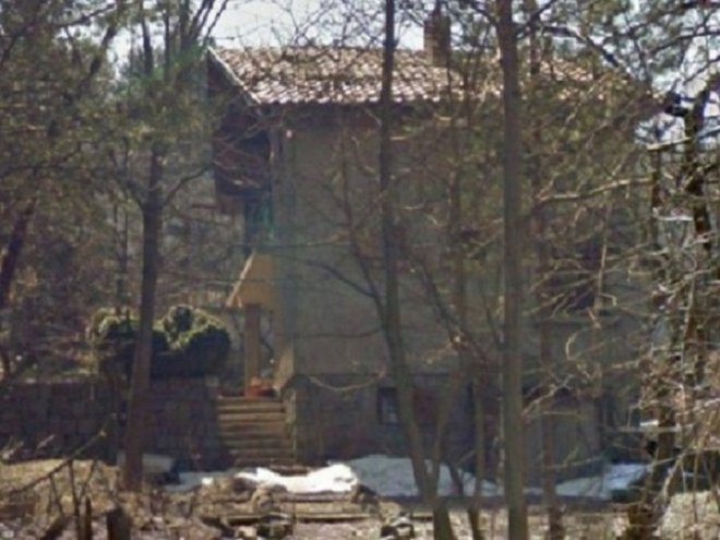 МВР откри калашник между къщите на Борисов и Доган