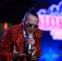 ИЗПУСНАЛ СИ НЕРВИТЕ! Руски дипломат преби рапър заради костюм със свастика 