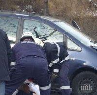 Тежка катастрофа в Кърджали! Мъж загина след като полетя с колата си от хълм (СНИМКИ)