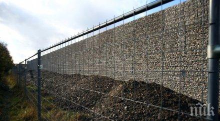 жителите малък град мюнхен вдигнаха метров ограда бежанците