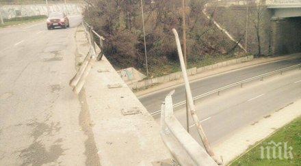 жестока катастрофа варна ударът бил свиреп част мантинелата изкъртена