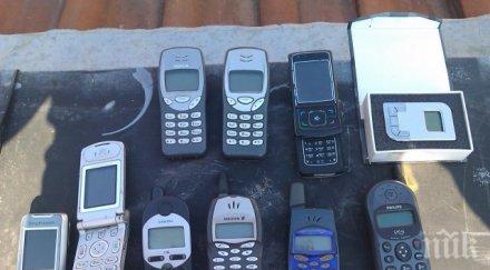 криза месец старите мобилни телефони изхвърлят фейсбук