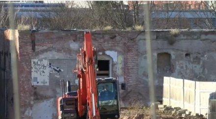 зловещо откриха 4000 скелета строителна площадка берлин видео