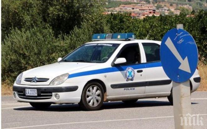 
Търсят под дърво и камък каналджия, изоставил 70 мигранти в гора край Солун
