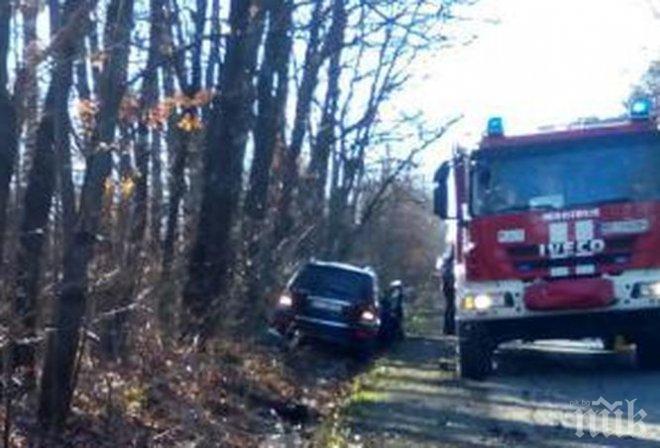 КОГАТО ГОСПОД НИ ПАЗИ! От тази кола излязоха живи хора (СНИМКИ)