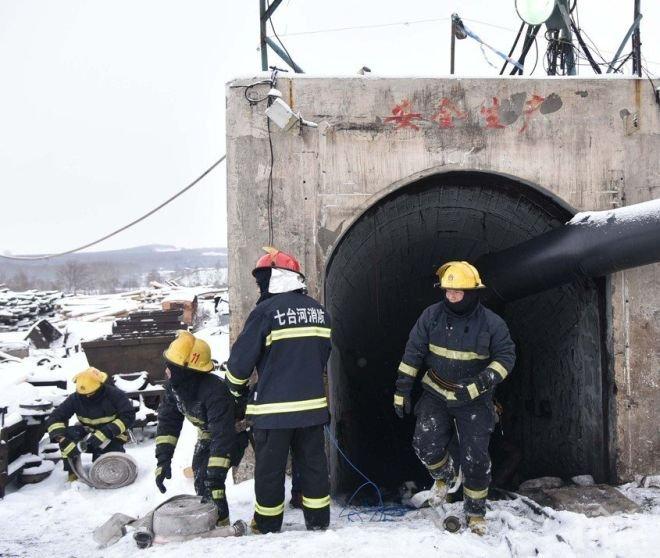 ДРАМА! 21 миньори загинаха след експлозия в мина в Китай 