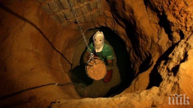 Тунел в Газа погреба двама, други двама са в неизвестност  