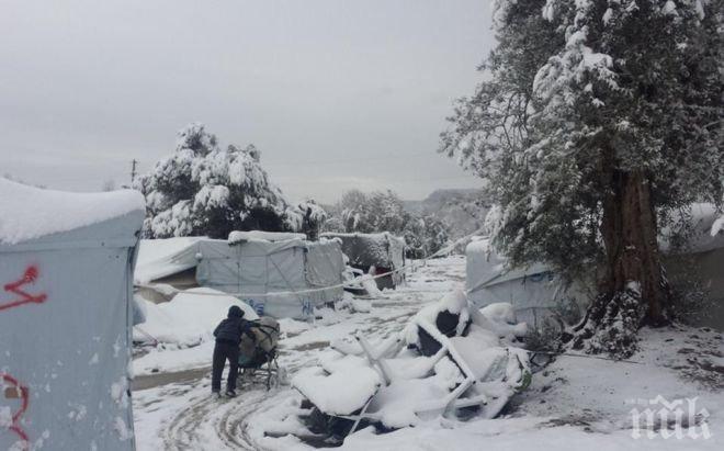 Евакуираха лагера край Катерини, няма измръзнали мигранти