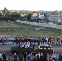 Фидел Кастро беше погребан на скромна церемония в тесен семеен кръг