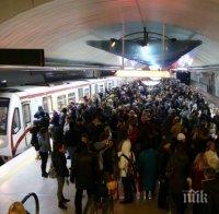 СЛЕД ДВА ЧАСА! Драмата с влакчето на ужасите в метрото приключи - движението е спряно, мотрисата е изведен