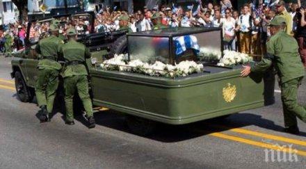 кастро ходи отвъдното джипът урната закъса метри мавзолея