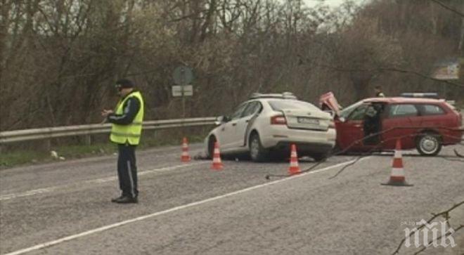 НОВО МЕЛЕ НА ПЪТЯ РУСЕ - БЯЛА! Пиян шофьор попиля две коли, по чудо няма жертви