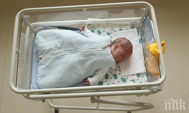 ЧЕСТИТО! Пътничка роди в небето – контракциите дошли по време на самолетен полет (ВИДЕО)