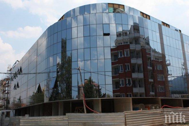 ИЗВЪНРЕДНО! Взрив избухна пред офис на строителна фирма в София