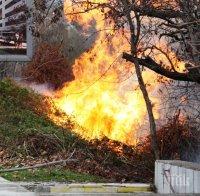 ОГНЕН АД ВЪВ ВАРНА! Буйни пламъци между два хотела, три пожарни гасят 