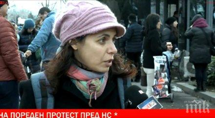 екшън парламента пик майки болни деца жива верига около депутатите