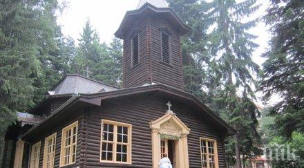 изумително дървена църква боровец прави чудеса