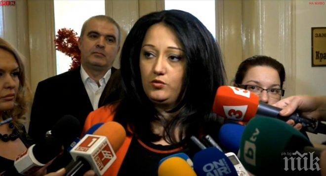 ПЪРВО В ПИК TV! Челен сблъсък в парламента! Лиляна Павлова контрира Патриотите: Програмите за ромите са спрени! (ОБНОВЕНА) ПЪРВО В ПИК TV! Челен сблъсък в парламента! Лиляна Павлова контрира Патриотите: Програмите за ромите са спрени! (ОБНОВЕНА)