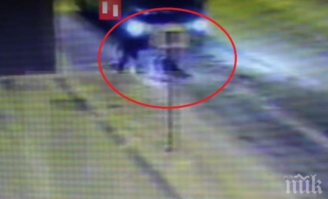 НА КОСЪМ! Момченце с шейна се спаси по чудо под гумите на тролей (ВИДЕО)