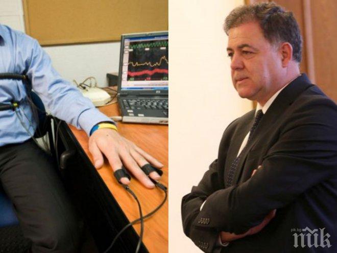 Ненчев сурвака разузнавачите за Коледа, праща ги на детектор на лъжата