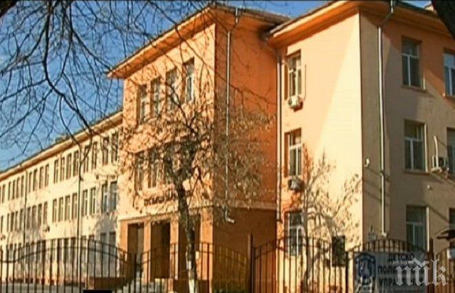 Необяснима агресия! Майка нападна съученичка на дъщеря си