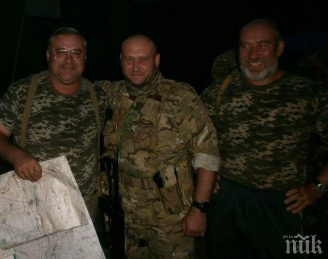 БРУТАЛНА ЖЕСТОКОСТ! Украински войник се снима с лапичката на опълченец (СНИМКА 18+)